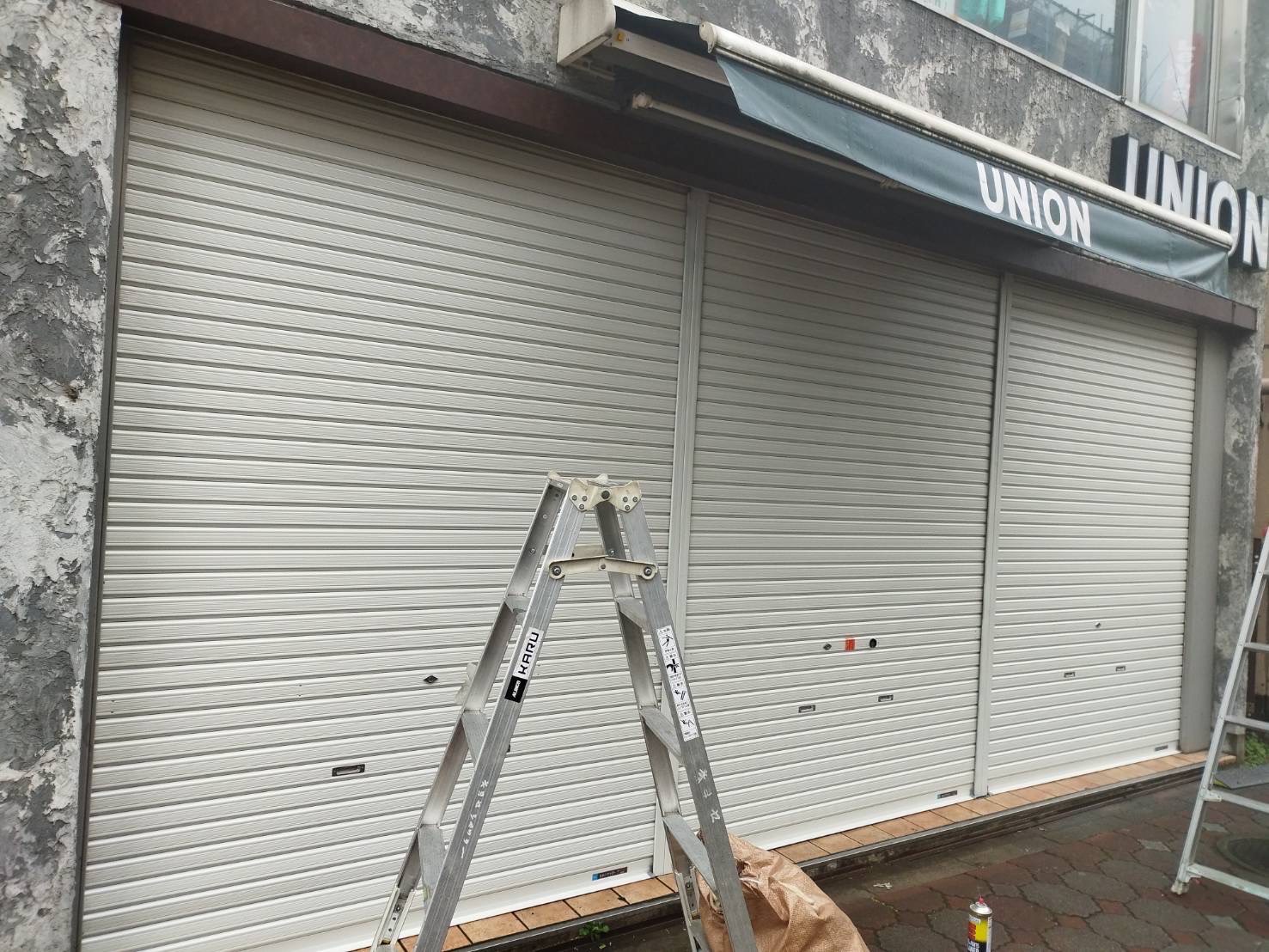 店舗用シャッターの費用相場は？種類・価格・導入のポイントを解説 