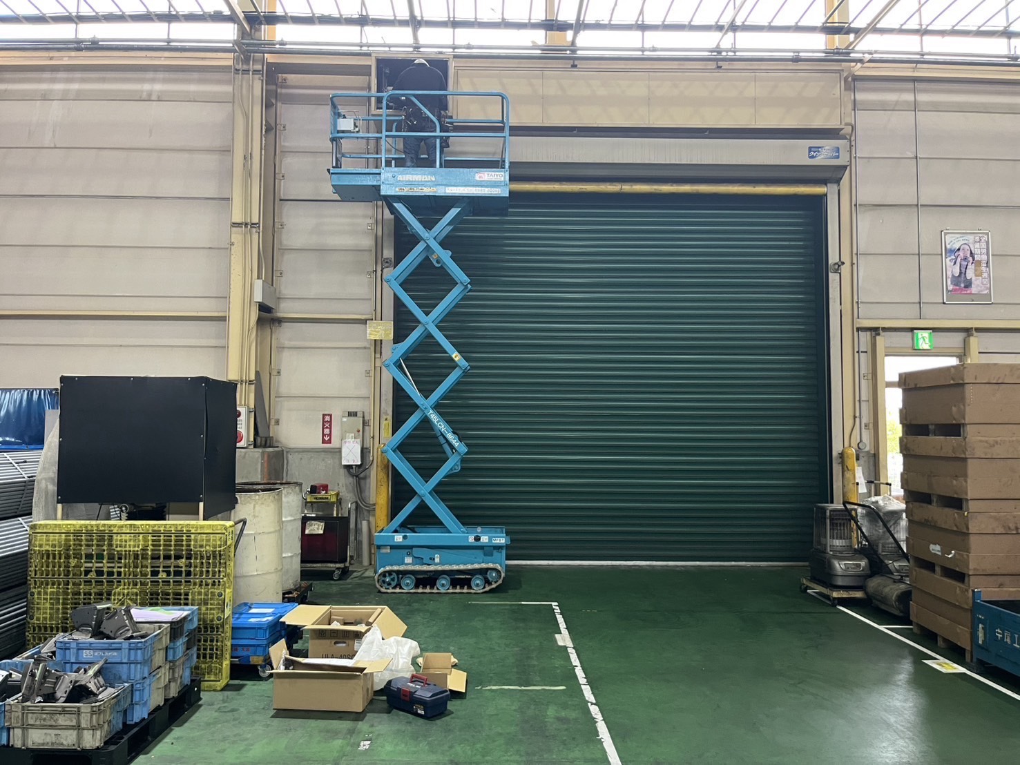 工場シャッター新規取付（3連手動シャッター⇒2連シャッター片側電動化